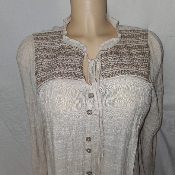 Elegant Cream Button-Up Women's Top Size L - Picture 9 of 17